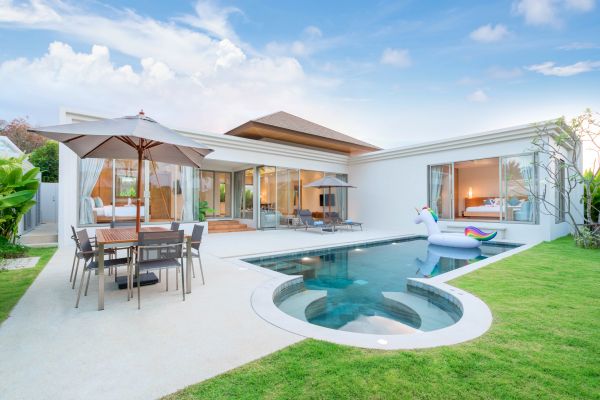 Cost of Pool Deck Pouring in Seattle